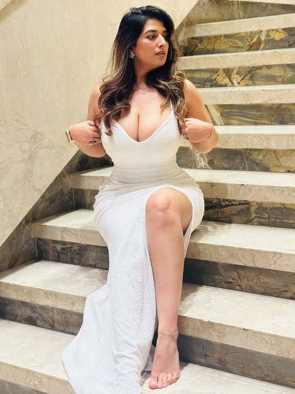 Dehradun aged housewife Call Girl